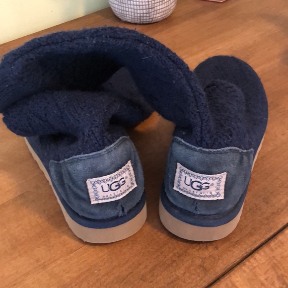Navy Sweater Uggs - Picture 5 of 9